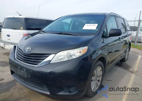 2012 Toyota Sienna Le z USA, uszkodzony, nr VIN 5TDJK3DC0CS037989